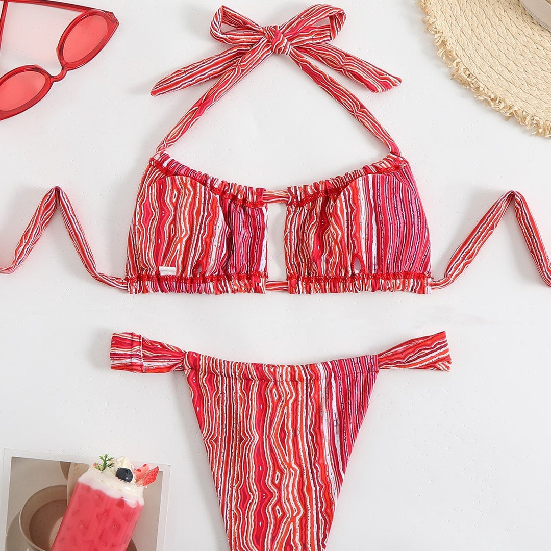 Femme Strappy Tie-Front Bikini Set med mønstrede detaljer Stilla
