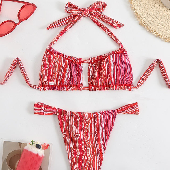 Femme Strappy Tie-Front Bikini Set med mønstrede detaljer Stilla
