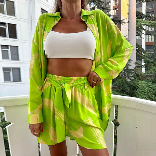 Dame behagelig sommeroverdel- og shorts-kombination Stilla