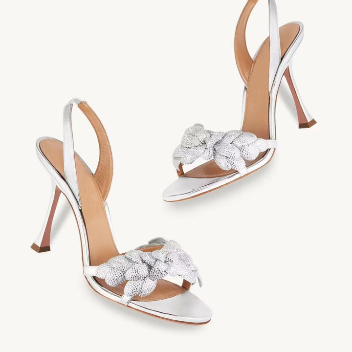 Femme elegante Slingback-hæle med flettede satin-detaljer Stilla