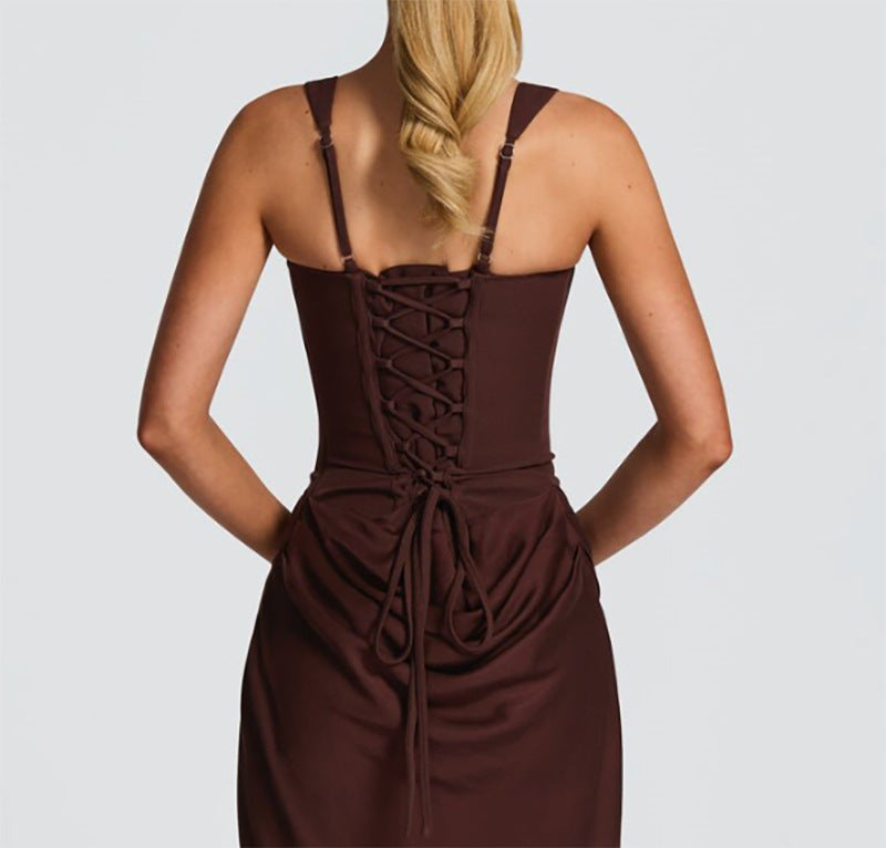 Dame Elegant Maxikjole med figurformende snit og fine draperinger Skovae