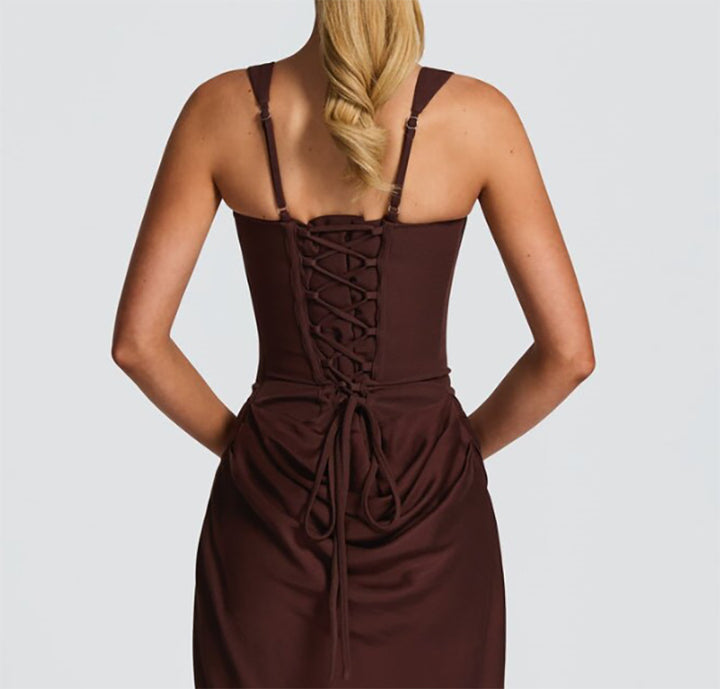 Dame Elegant Maxikjole med figurformende snit og fine draperinger Skovae