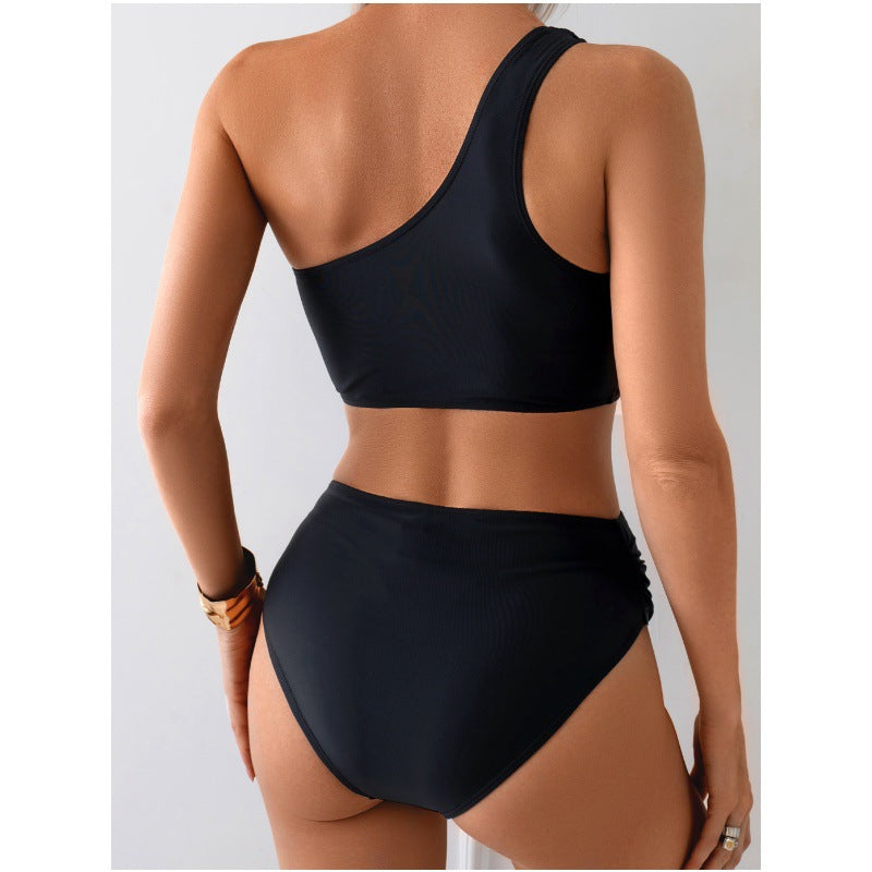Dame bikinisæt med asymmetrisk overdel og elegant ringdetalje Stilla