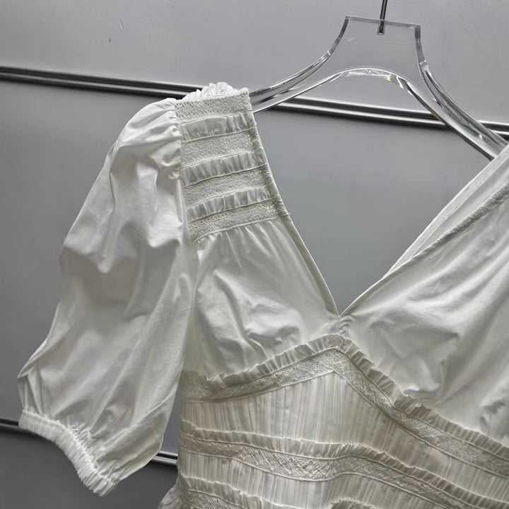Damebluse med voluminøse ærmer og raffinerede hæklede dekorationer Stilla
