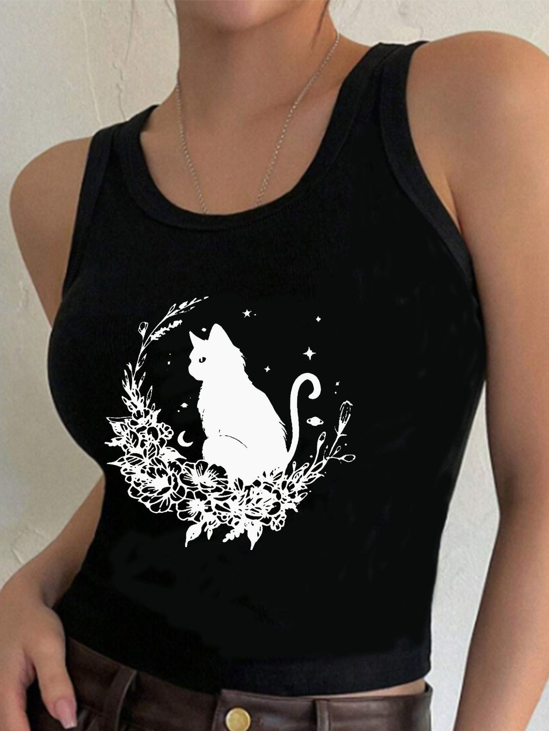 Dame Crop-top med unikt design og moderigtig skrifttype Skovae