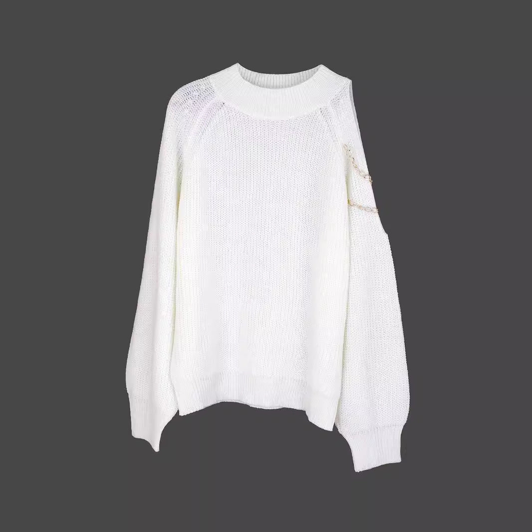 Dame moderigtig sweater med skulderdetaljer og kædeaccentuer Stilla