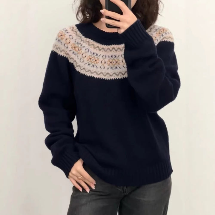 Kvindernes strikkede sweater med kreativt norsk mønster Stilla
