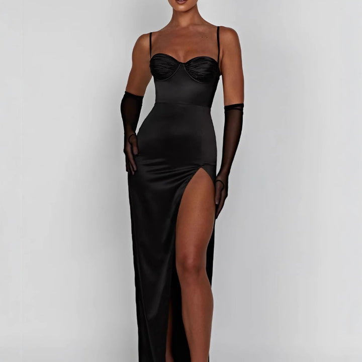Dame elegant maxikjole med off-shoulder design og højt slids Stilla