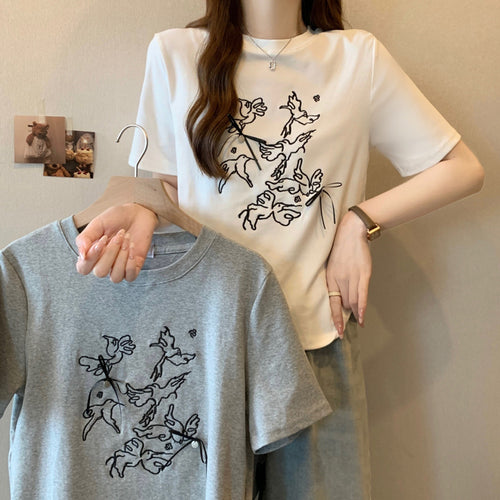 Femme Kunstnerisk Grafik T-shirt med Legesyg Design Stilla