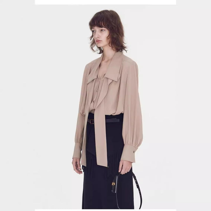 Dame elegant bluse med flydende snit og attraktive detaljer Stilla