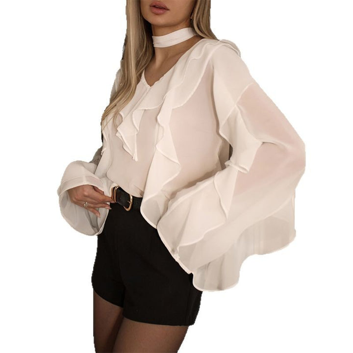 Damebluse med voluminøse flæser og choker-detalje Stilla