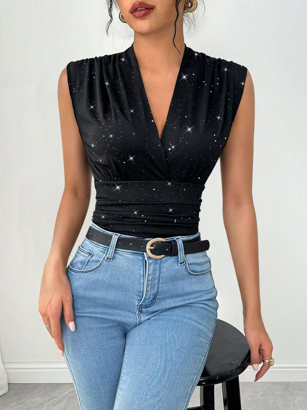 Dame Elegant top med omslagdesign og stjerne-look Stilla