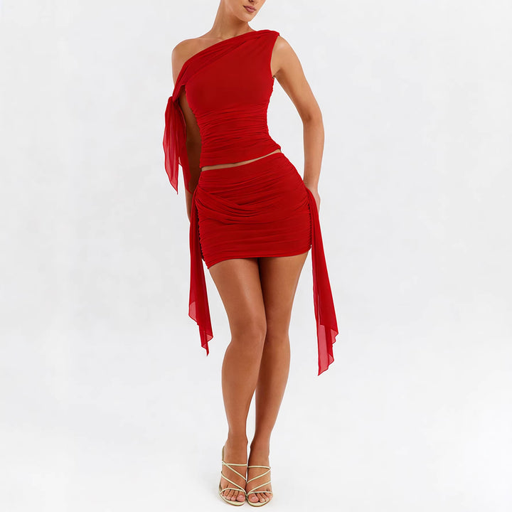 Dame sæt bestående af off-shoulder bluse og miniskørt med drapering Skovae