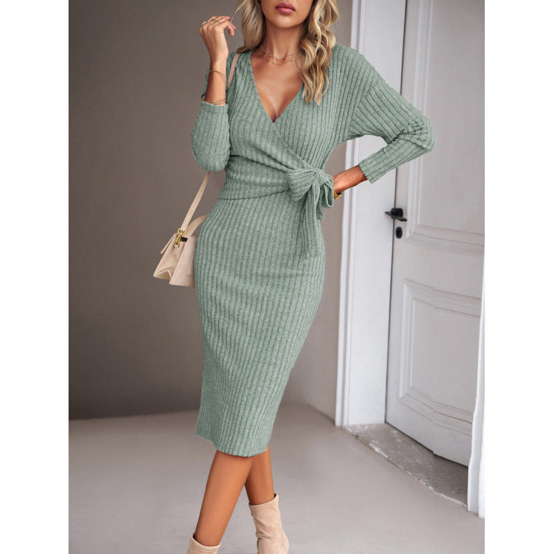 Femme Elegante Wrap Midi Kjole med Slids Stilla