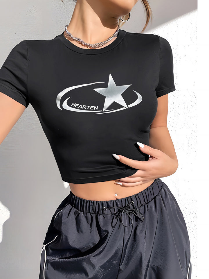 Dame Crop-T-Shirt med skinnende stjernemotiv og tætsiddende snit Skovae