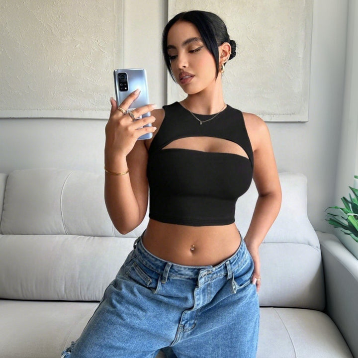 Kvindernes Cropped Top med Fashionable Cut-Out og Figurformende Design Stilla