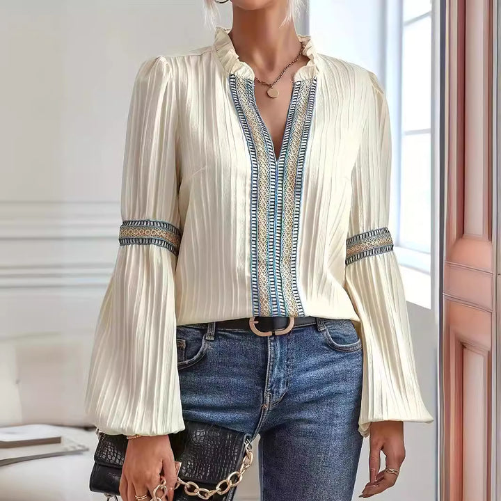 Dame elegant bluse med flæse detaljer og dekorative bånd Stilla