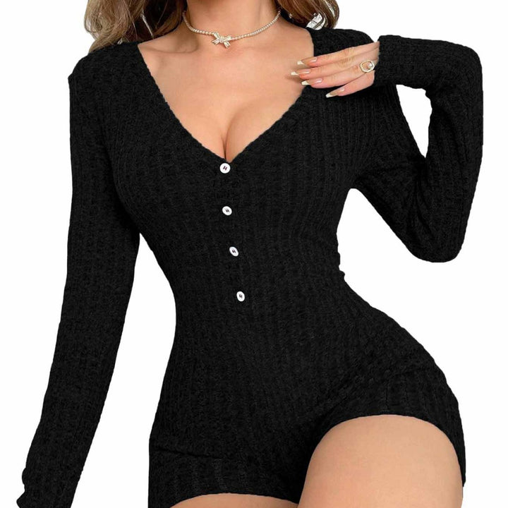 Kvinders strikkede jumpsuit med dyb V-hals og knapdetaljer Stilla