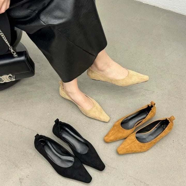 Femme Chic Suedespidssko med justerbar rem Stilla