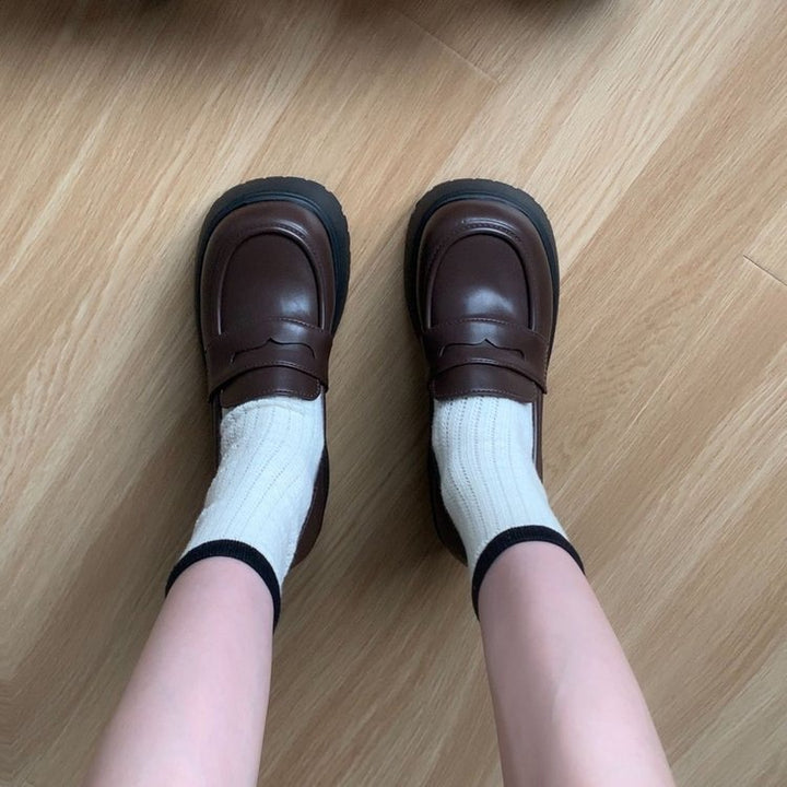 Dame platform sandaler med moderne remdesign og stabil profilsål Stilla