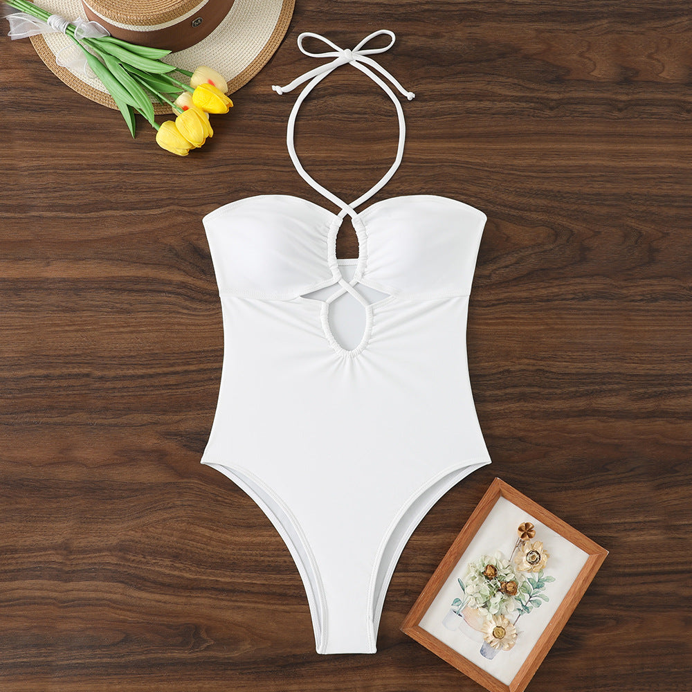 Dame one-piece badeshorts med moderne cut-out og justerbare stropper Skovae