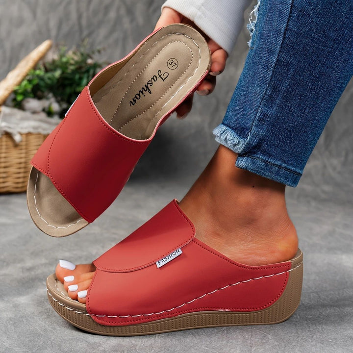 Dame Wedge-sandaler med elegant snit og ergonomisk fodsenge-design Stilla
