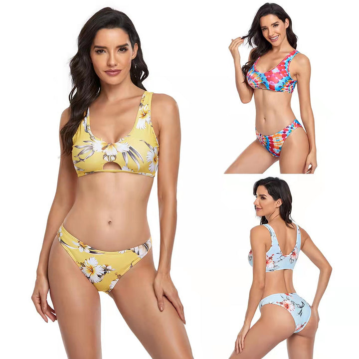 Dame bikini-sæt med moderne cut-out og florale accenter Stilla