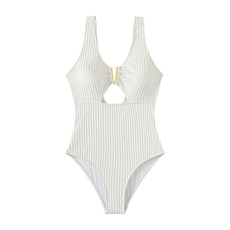 Dame én-delt badedragt med moderne cut-out-design og struktureret stof Skovae