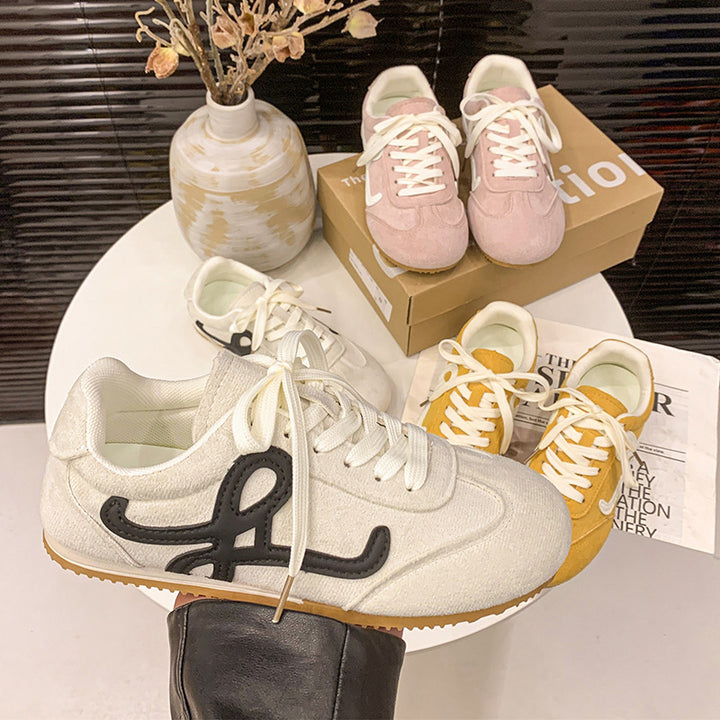 Dame sporty sneakers af højkvalitets suede med åndbare indlæg og skridsikker sål Stilla