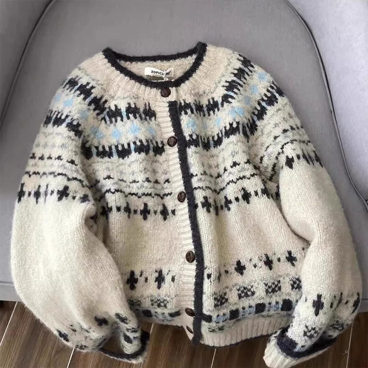 Kvinders cardigan med traditionelt norsk mønster og knapper af høj kvalitet Stilla