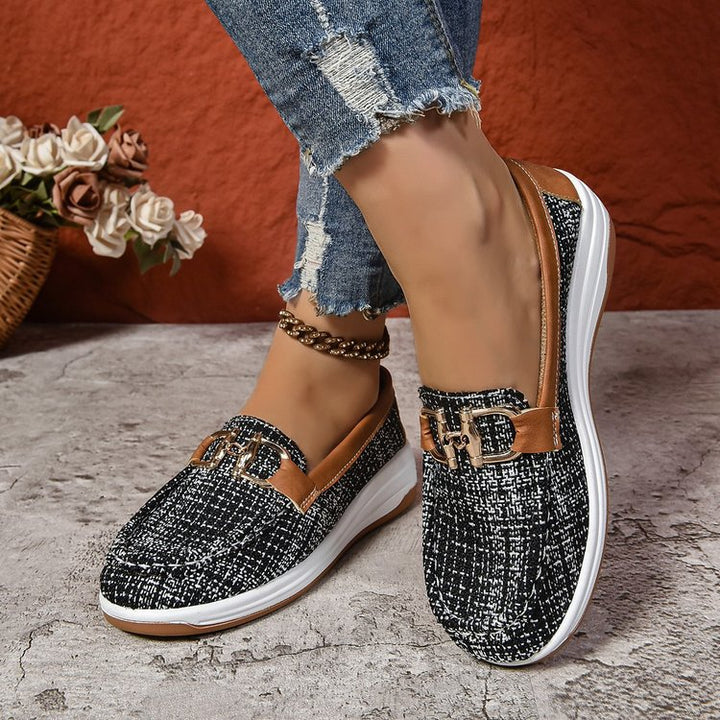 Dame Slip-On Clogs med moderne ternet mønster og elegant spænde-detalje Stilla