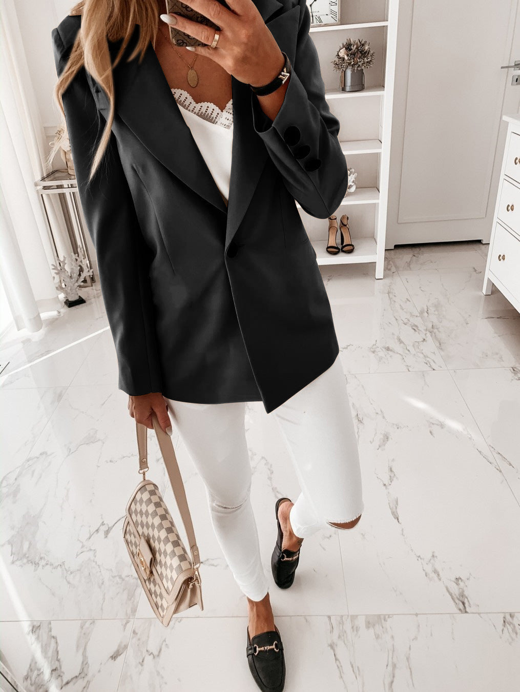 Dame elegant blazer-sæt med figursyet pasform og moderne snit Stilla