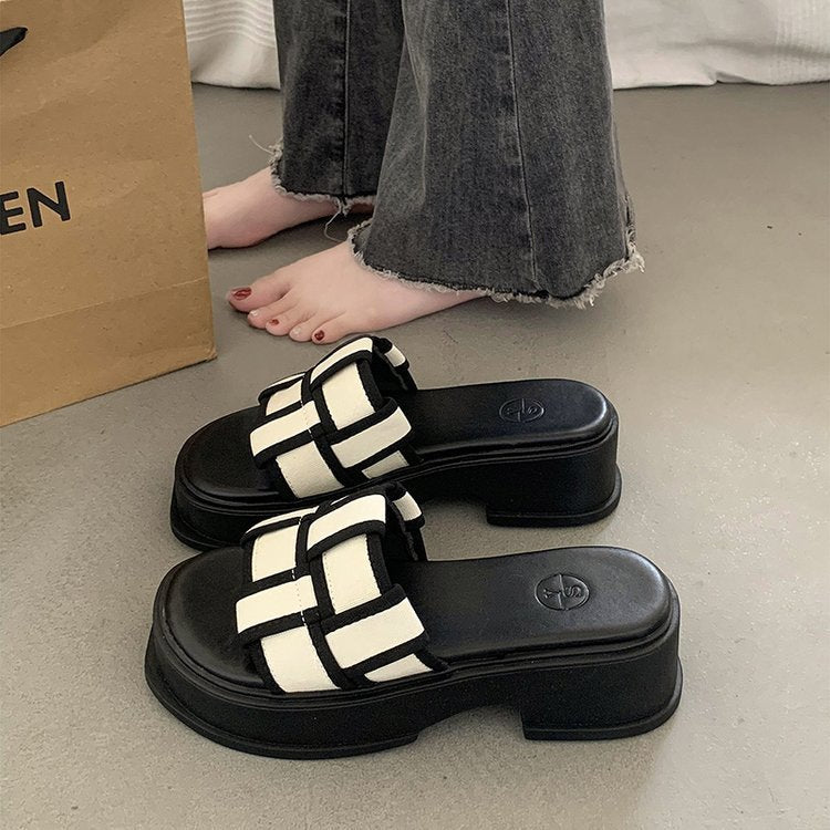 Dame platform sandaler med moderne remdesign og stabil sålekonstruktion Stilla