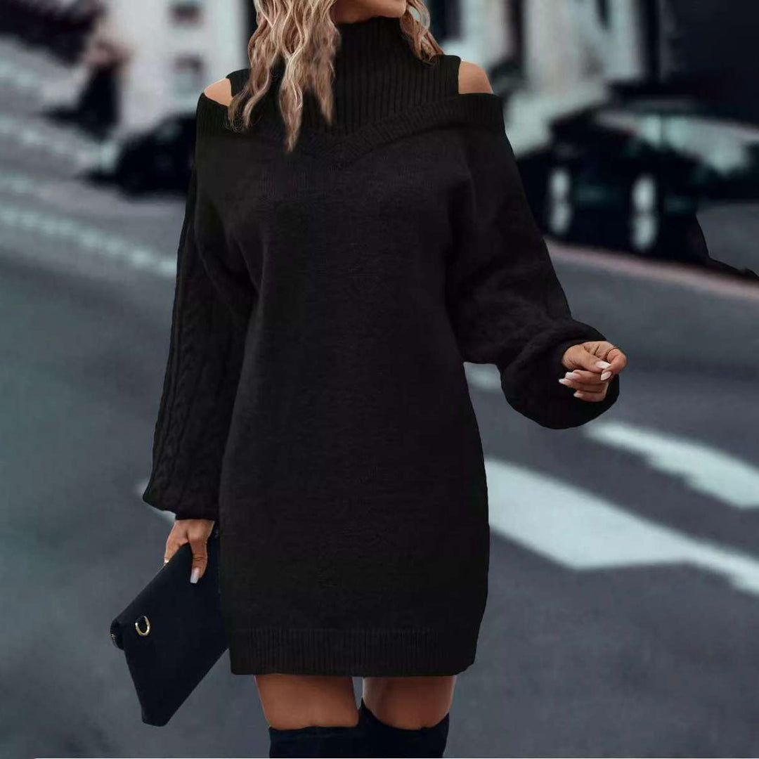 Kvinders strikkede kjole med off-shoulder look og moderne kabeldesign Stilla