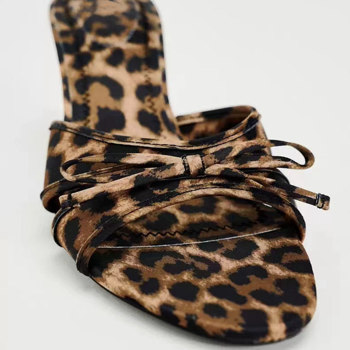 Dame Elegant Slingback Sandaler med Leopardsmønster og filigranele Design Stilla