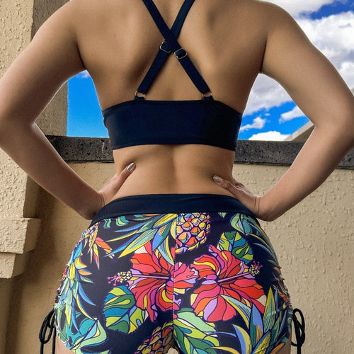 Dame Bikini-sæt med sporty crop-top og fashionable shorts Stilla