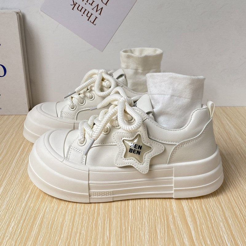 Dame Sneakers med unikt stjernedetalje og trendy plateau sål Stilla