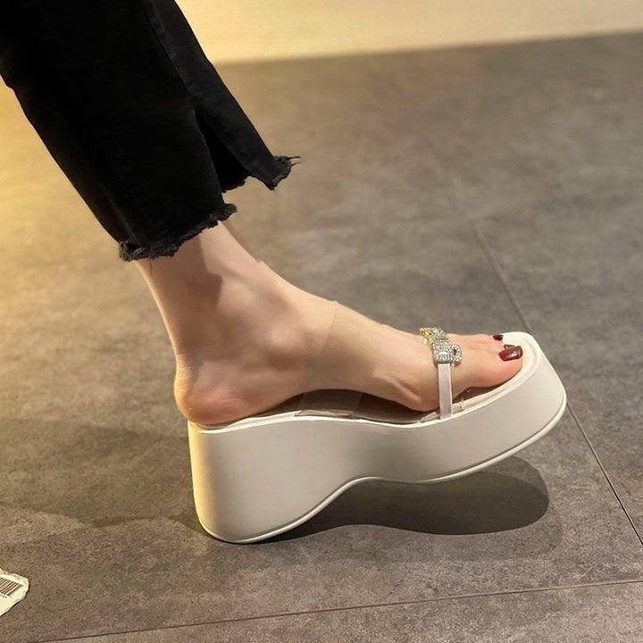 Dame Plateau-sandaler med gennemsigtig rem og fashionable accenter Stilla