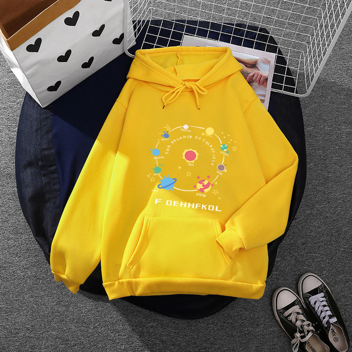 Kvinders hoodie med unikt rummotiv Stilla