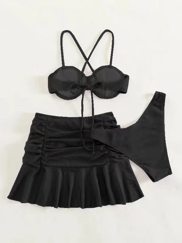 Dame bikini-sæt med flagrende nederdel og raffineret krydsbærer-design Stilla