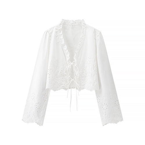 Damebluse med flæsedetaljer og floral broderi Stilla