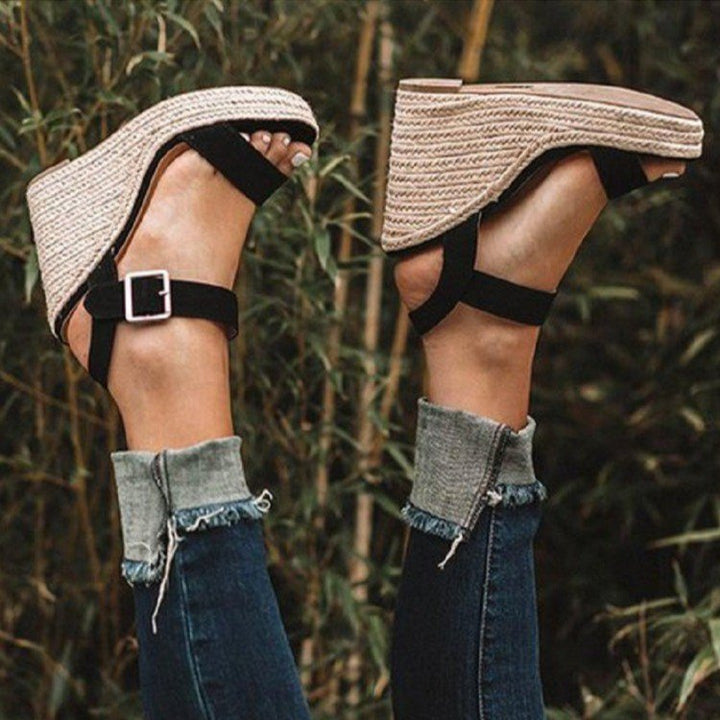 Dame Wedge-sandaler med elegant spænde og komfortabelt fodseng Stilla