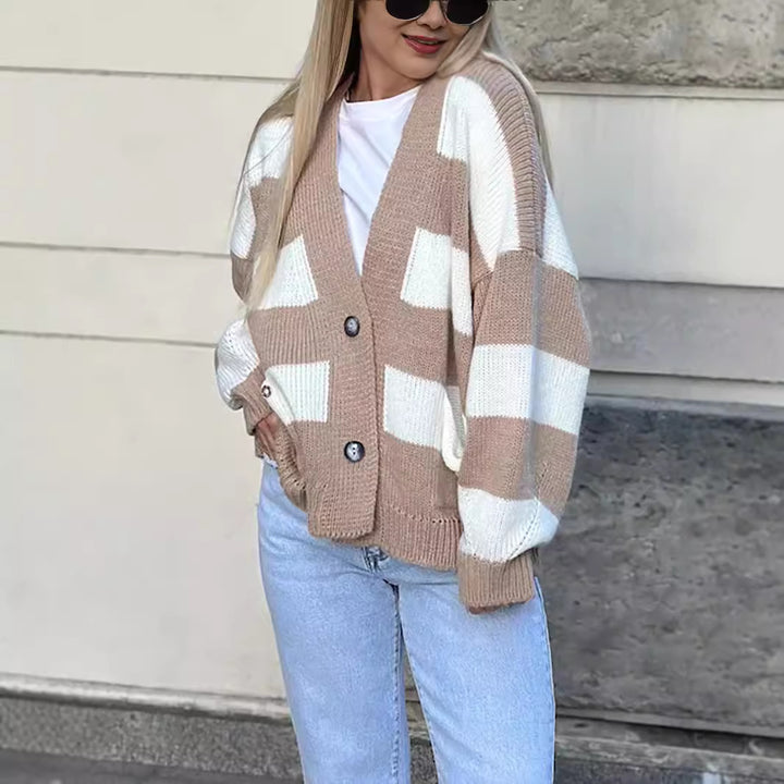 Kvinders hyggelige oversized cardigan med moderne striber og lommer Stilla