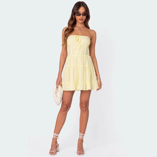 Damer strapless bomulds kjole med broderede detaljer og voluminøs nederdel Skovae