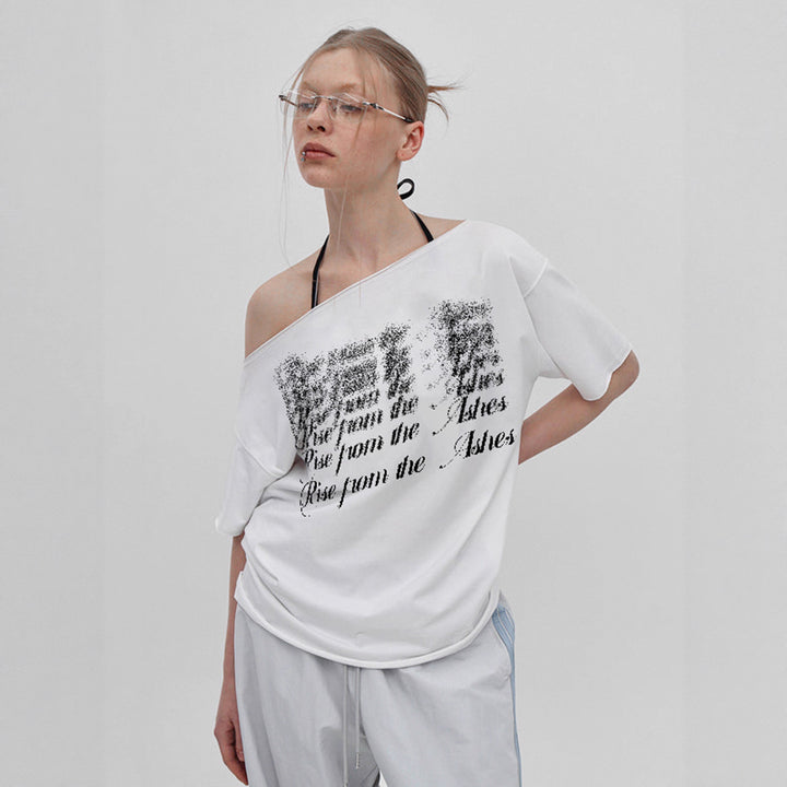 Dame T-shirt med fashionable V-udskæring og glitrende strass kors Skovae