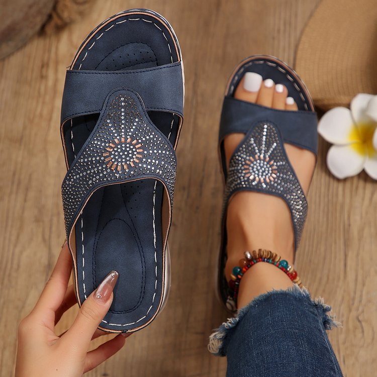 Dame ortopædiske sandaler med luftigt design og elegant smykke Stilla