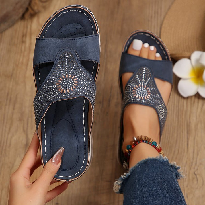 Dame ortopædiske sandaler med luftigt design og elegant smykke Stilla