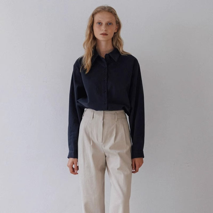 Kvinders elegante og løse bluse med smal krave Stilla