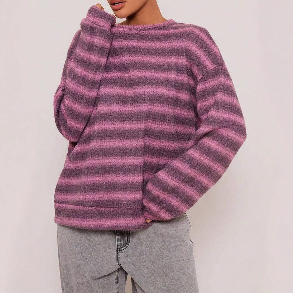 Kvinders hyggelige strikket sweater med moderne stribemønster Stilla