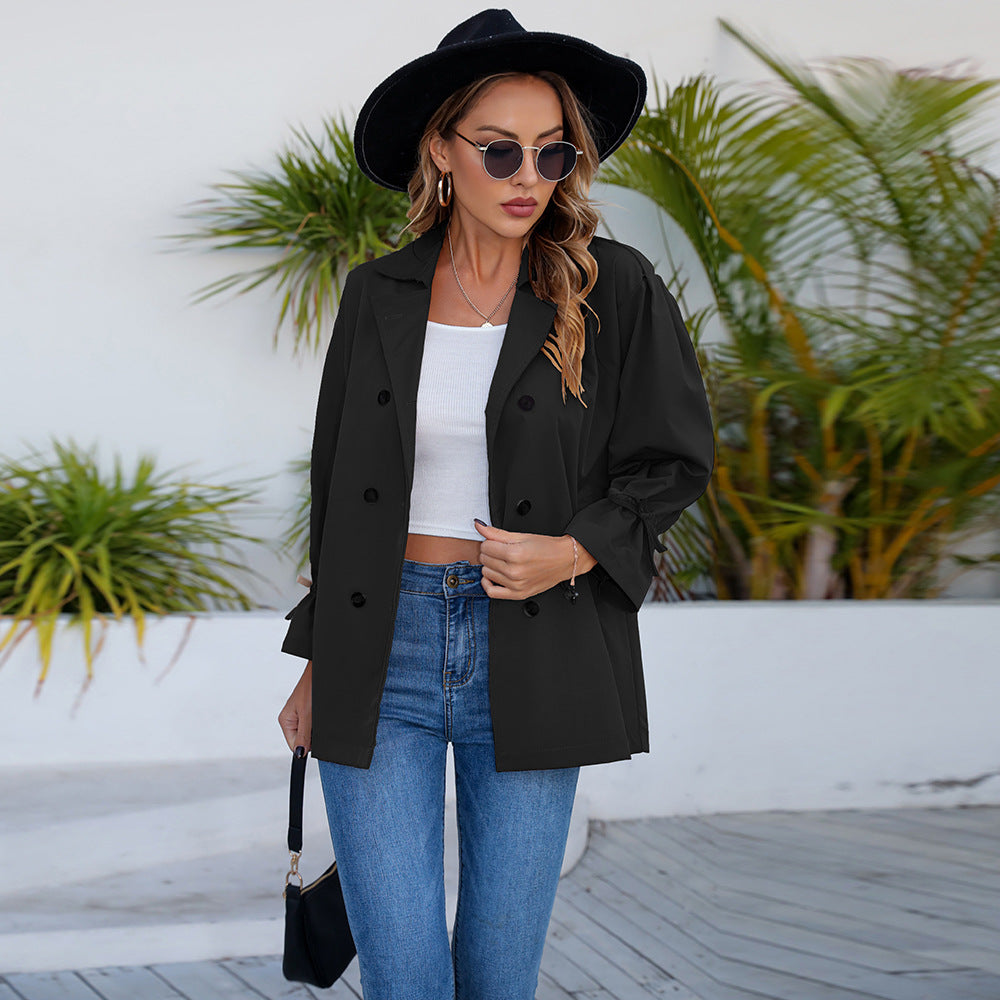 Kvinders afslappede og fashionable utility jakke med dekorative knapper Stilla